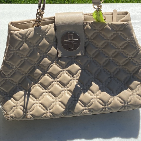 Kate Spade purse in beige. Zipper pocket inside with clasp close. Lightly used. - Picture 1 of 2